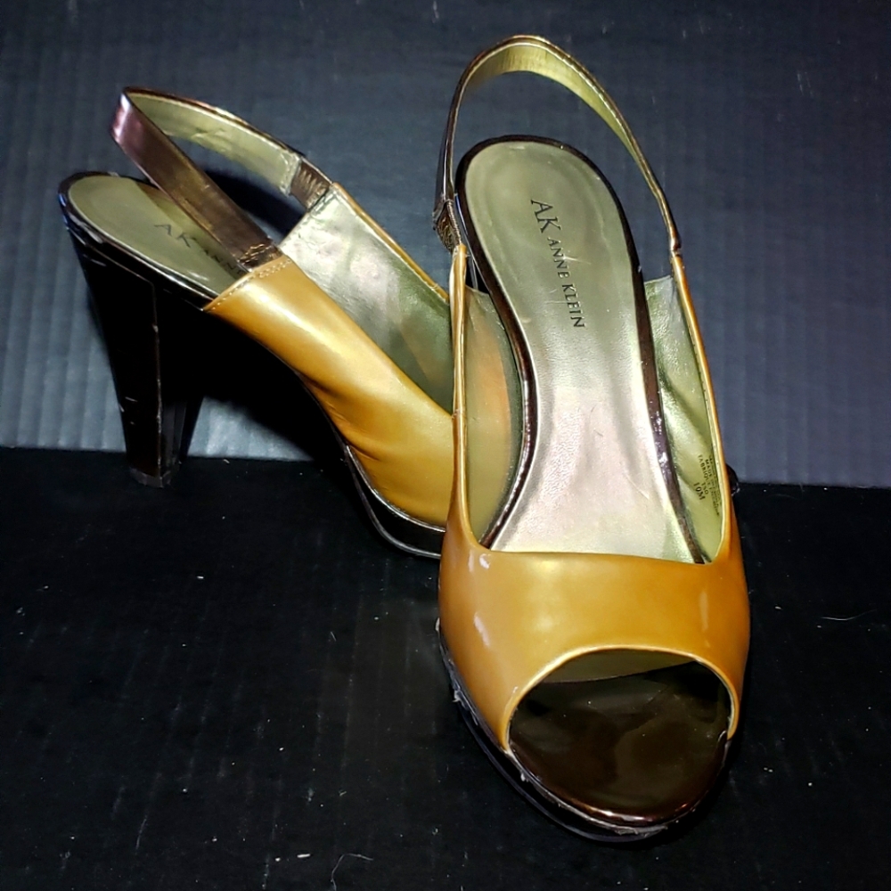 Anne Klein Peep Toe. Size 10. Gold & Espresso Brown.